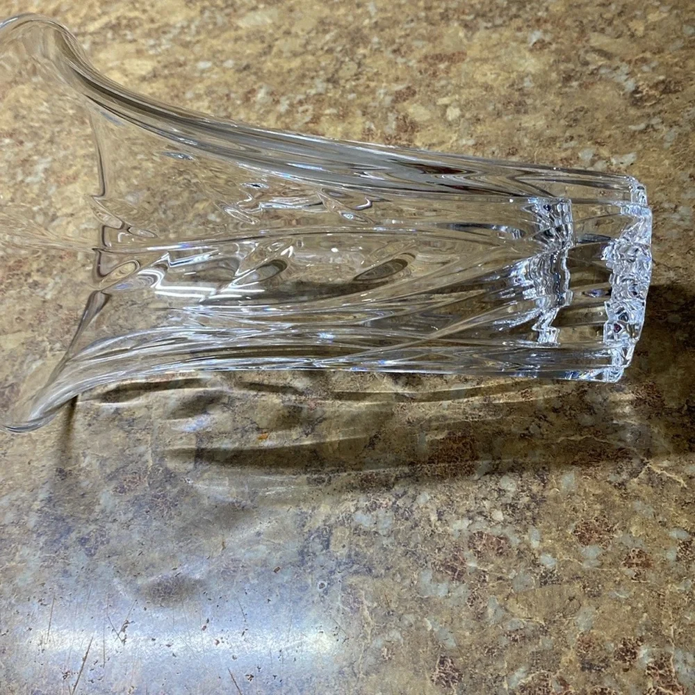 Elegant clear crystal Geometric Accent Vase with Scalloped Rim